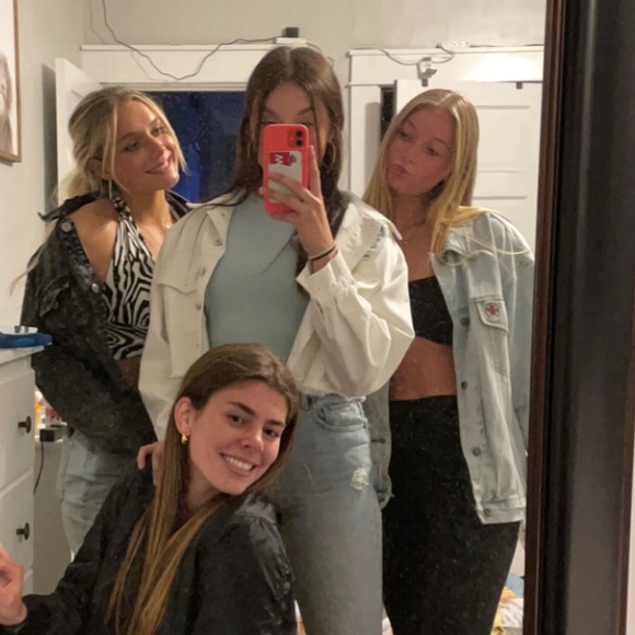 Meet your Posher, Brooke - Picture 1 of 1